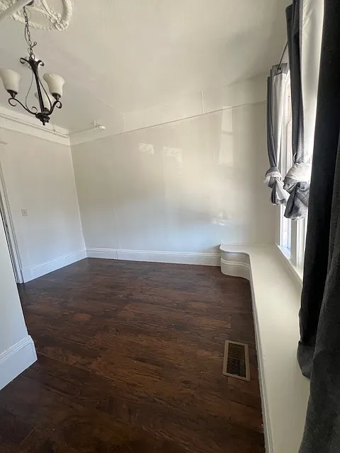 8 bed, 3600 sqft, $1,600 — Photo 4