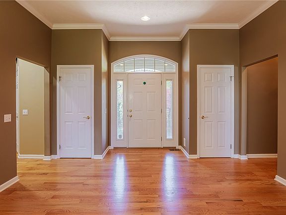 5th image of 133 Leamington Cir
