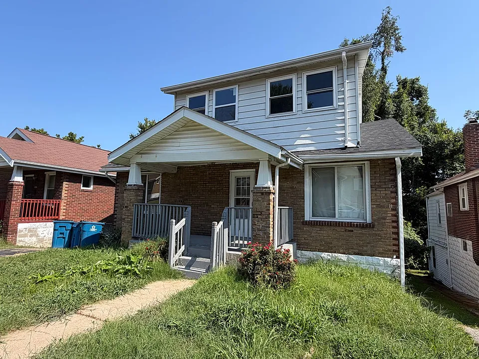 8213 John Pl