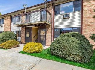 321 Cricket Ln, Woodbridge, NJ 07095