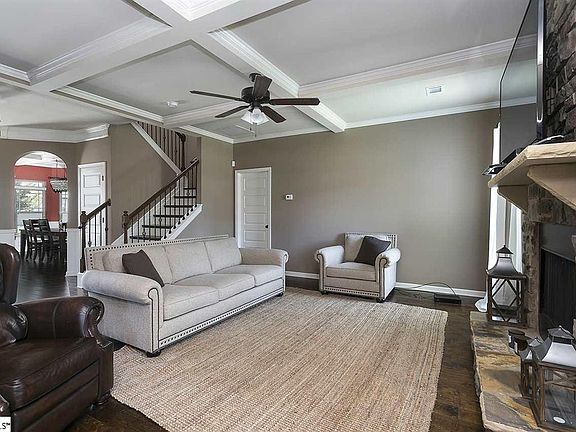 4th image of 216 Cameron Creek Ln