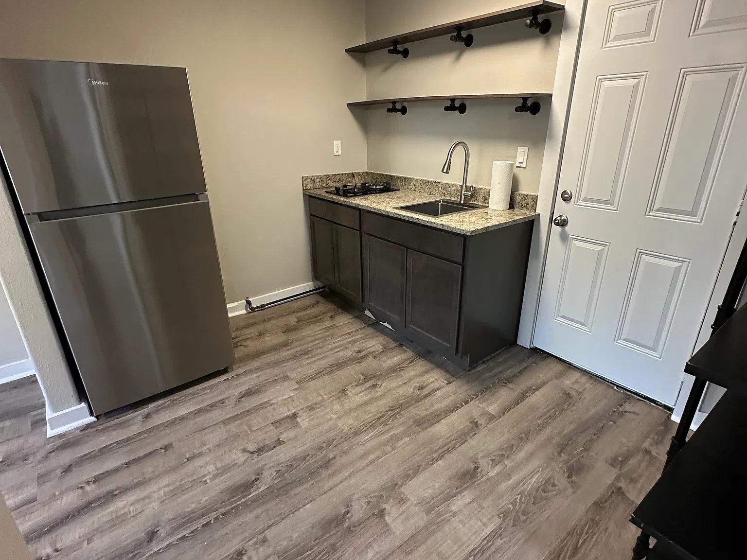 1 bed, 400 sqft, $850 — Photo 2