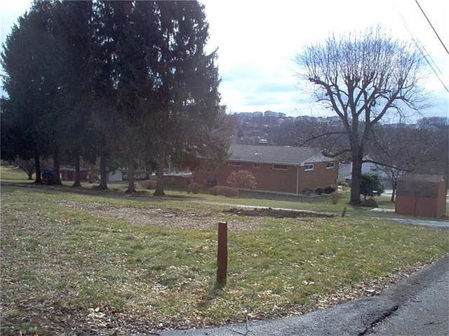 2nd image of 861 Meade Dr