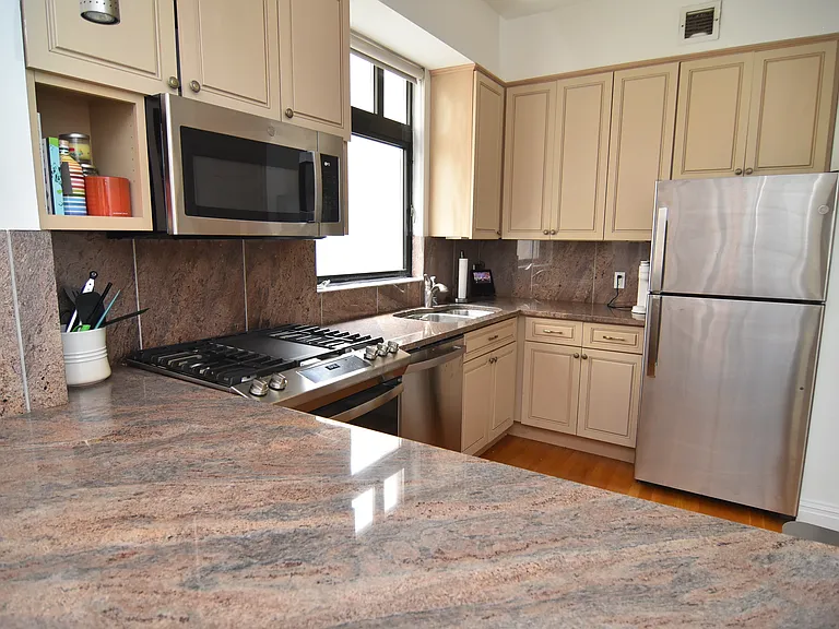 2 Jones St #402 — Photo 3