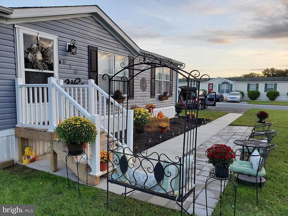 1st image of 810 Fox Pointe Dr #11