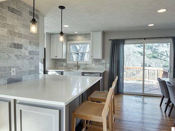 4th image of 3314 S 90th Ave