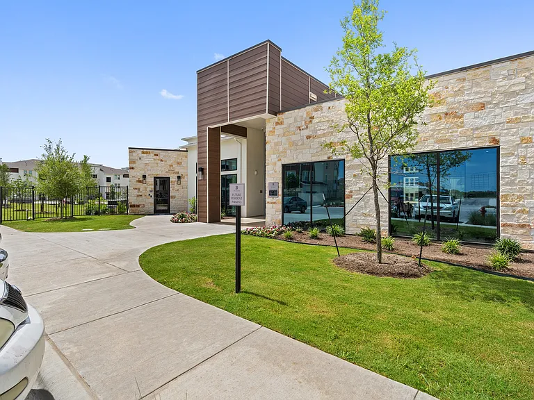 Dalton Austin Residences — Photo 17