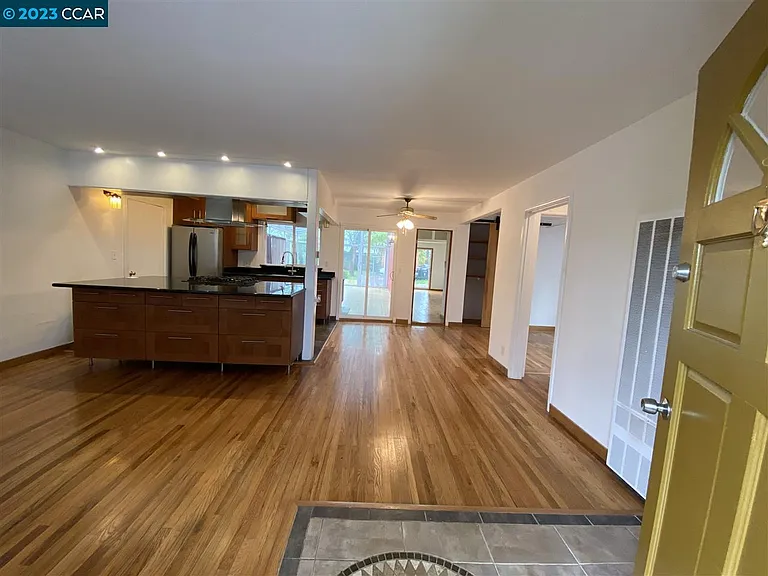 1414 San Carlos Ave — Photo 4