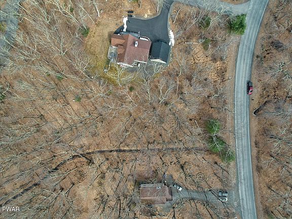 5th image of 300 Maple Ridge Dr