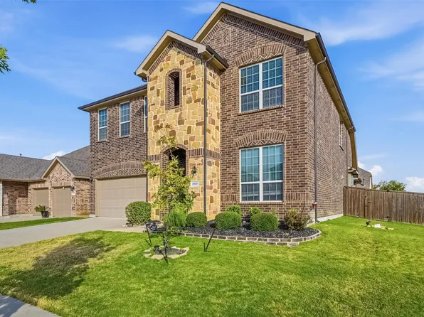 1933 Steppe Trail Dr, Aubrey, TX 76227