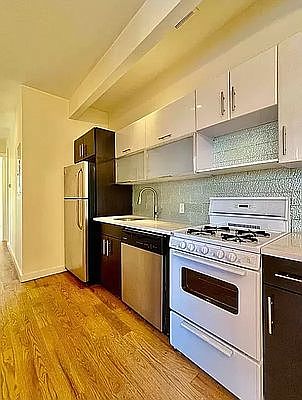 3rd image of 670 Prospect Pl #3AL