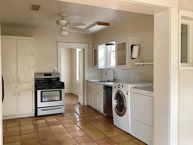 1322 Harvard St — Photo 8