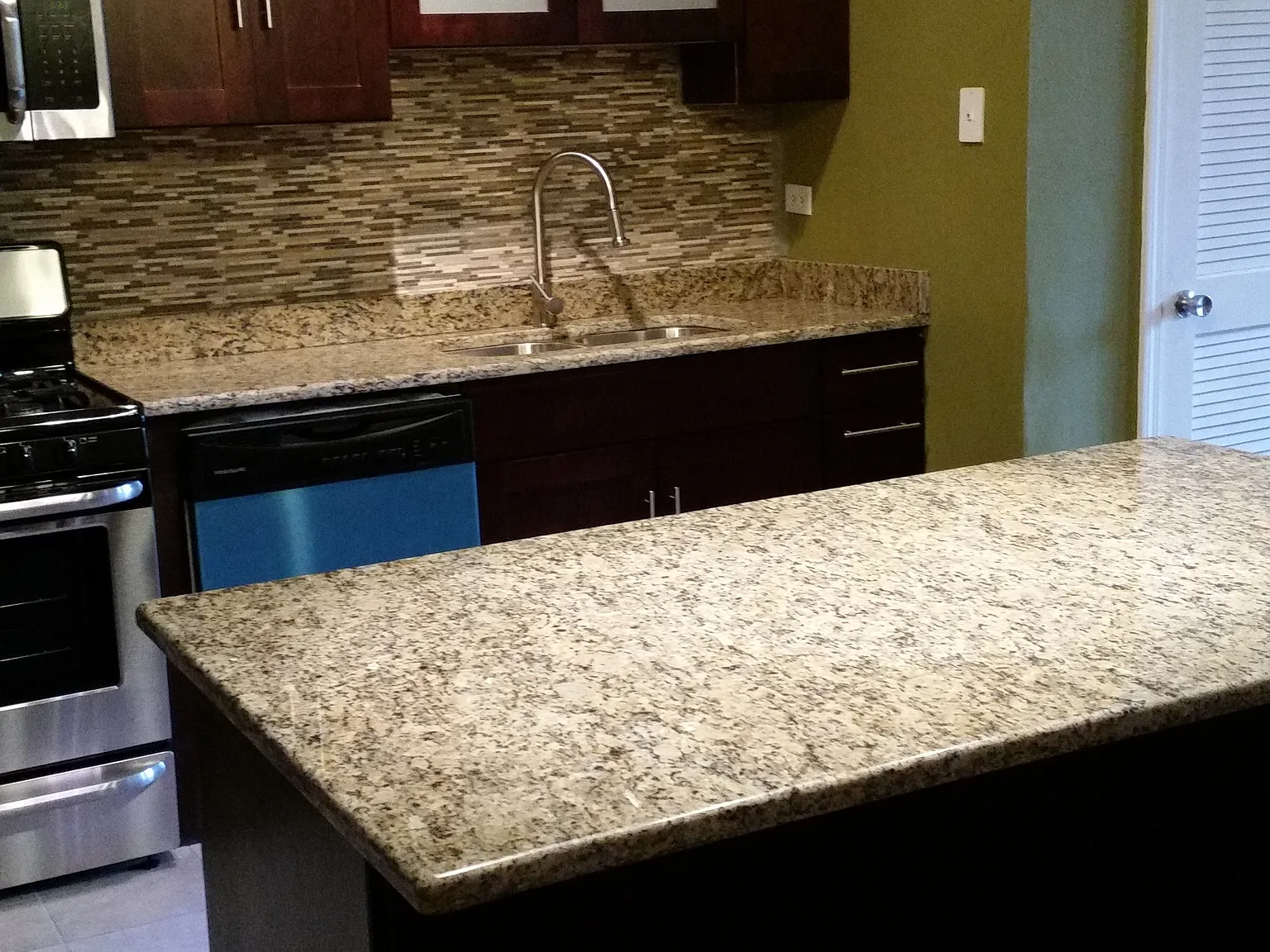 2 bed, 1800 sqft, $3,100 — Photo 3