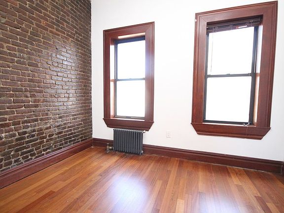 4th image of 117 Mulberry St APT 22