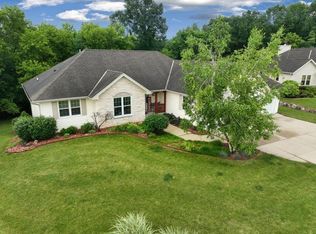 617 Mohr Cir, Waterford, WI 53185