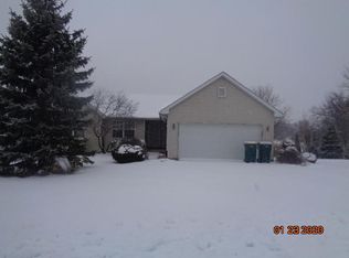 N1563 Overlook Cir, Genoa City, WI 53128