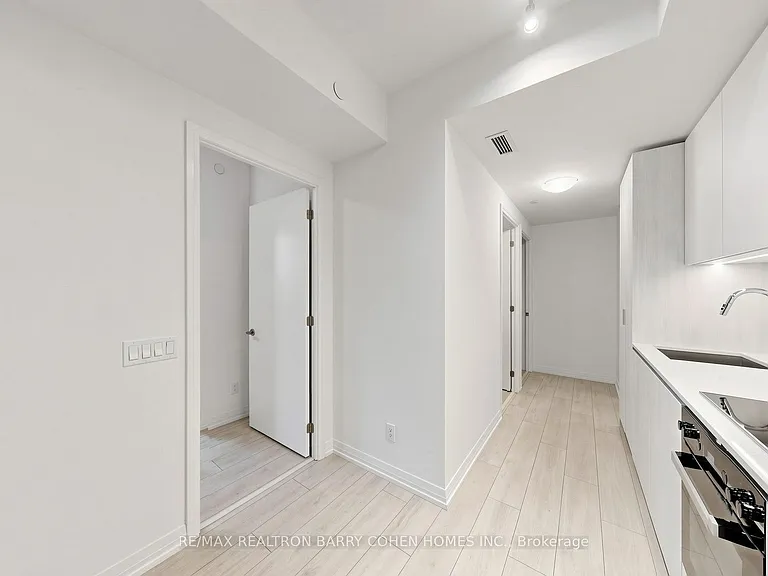 400 King St W #1922 — Photo 19