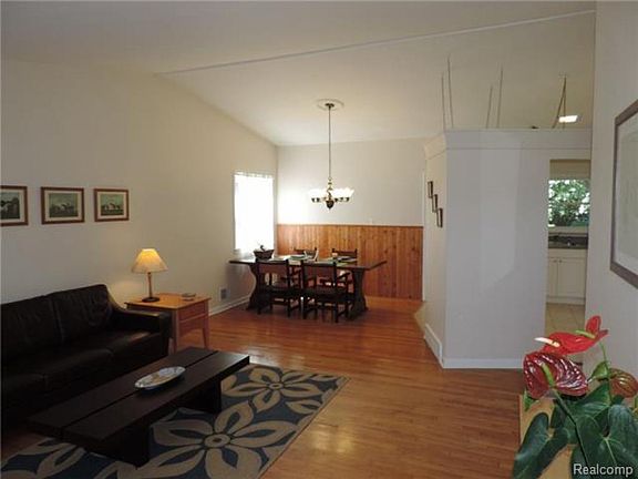 5th image of 23525 Prospect Ave