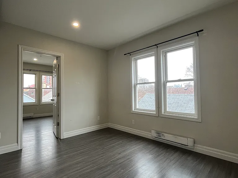 738 Windsor Ave #3 — Photo 8