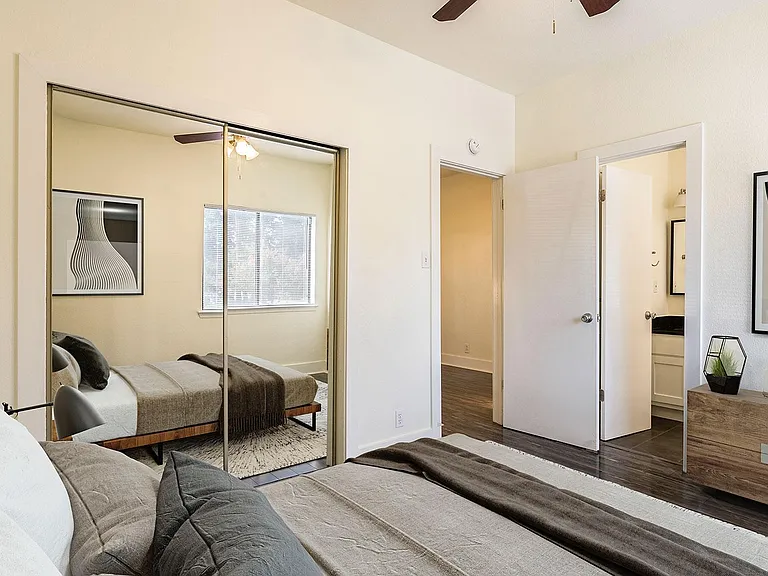 Old South Austin Apartments — Photo 16