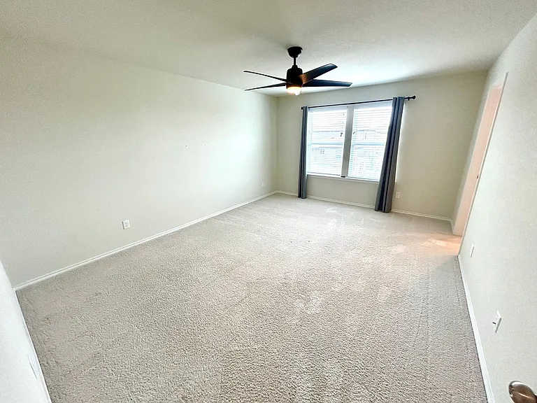 10398 Martin Crk — Photo 14