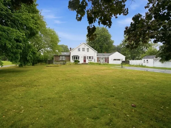 1 Mohawk Dr, North Attleboro, MA 02760
