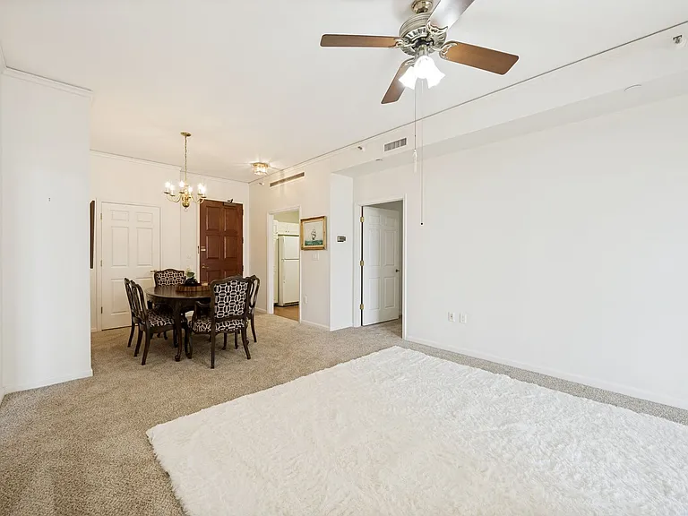 1 Towers Park Ln #413 — Photo 2