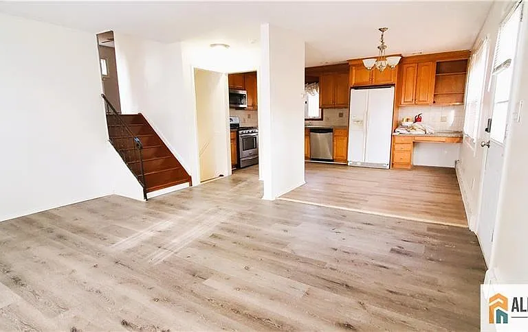 40 Beverly Ave — Photo 5