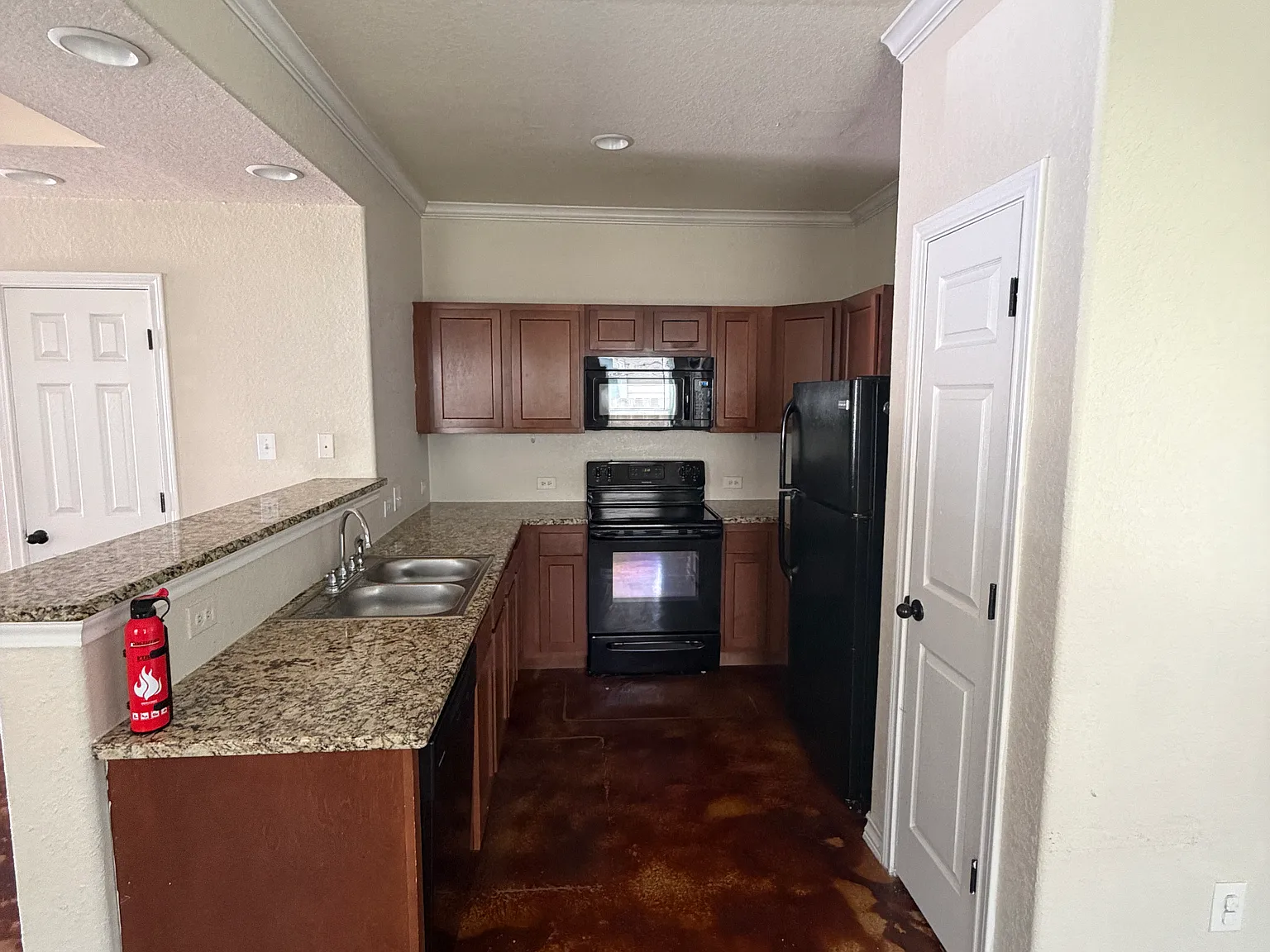 3 bed, 2.5 bath, 1220 sqft, $1,400 — Photo 4