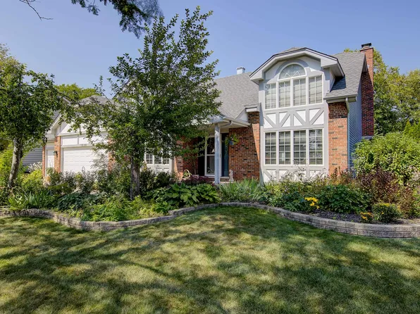 1636 Brentwood Dr, Mundelein, IL 60060