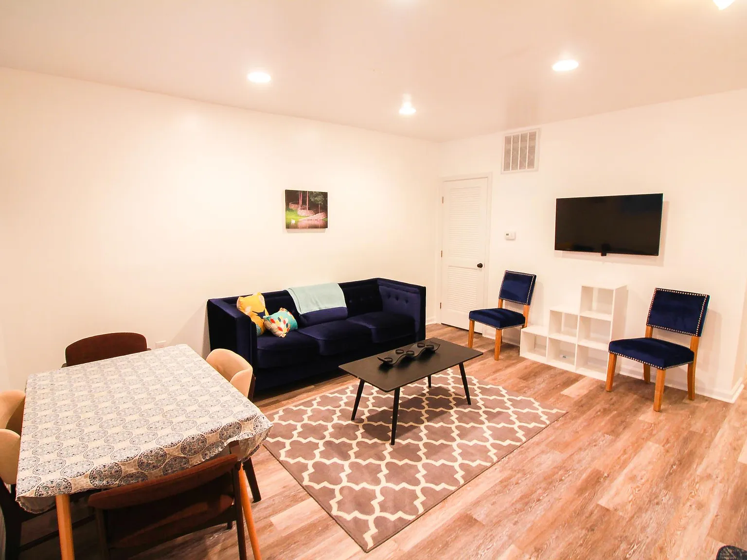 2 bed, 850 sqft, $1,693 — Photo 3