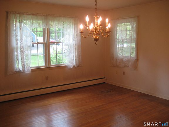 5th image of 12 Tanglewood Drive