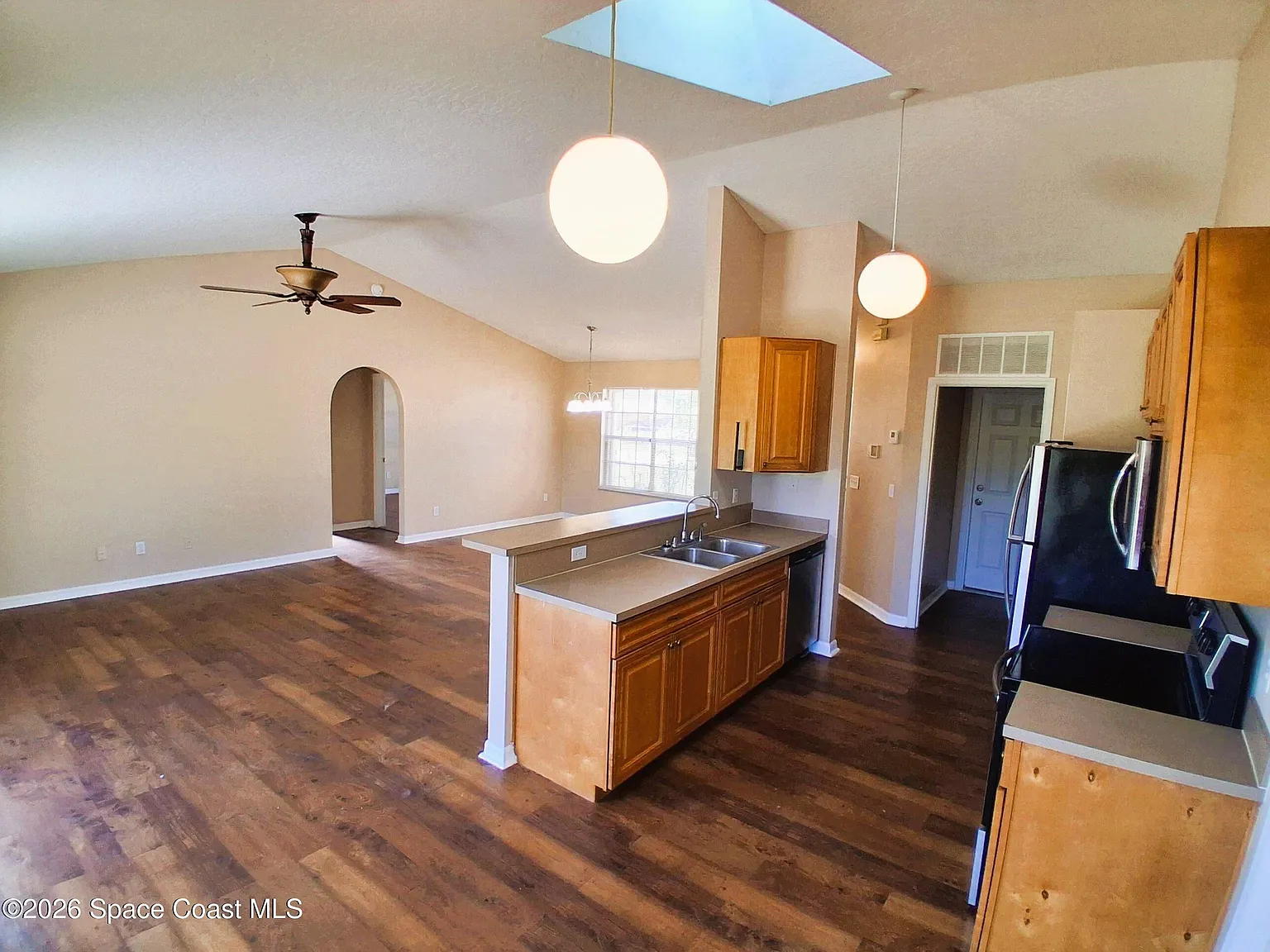 3 bed, 2.0 bath, 1342 sqft, $1,895 — Photo 4