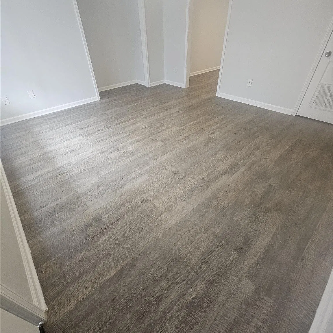 2 bed, 943 sqft, $1,100 — Photo 2