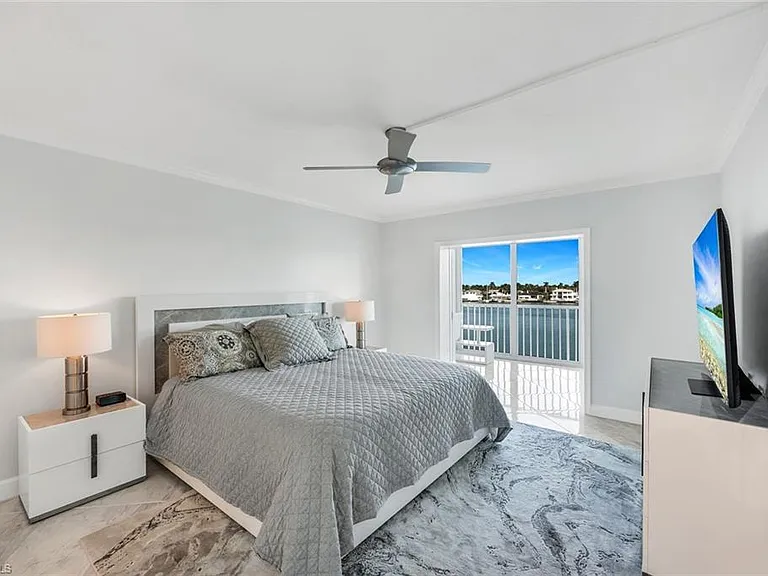 2750 Gulf Shore Blvd N #402 — Photo 9