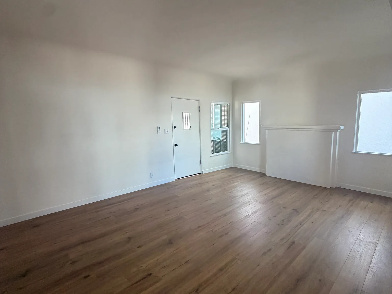 1 bed, 850 sqft, $3,700 — Photo 3