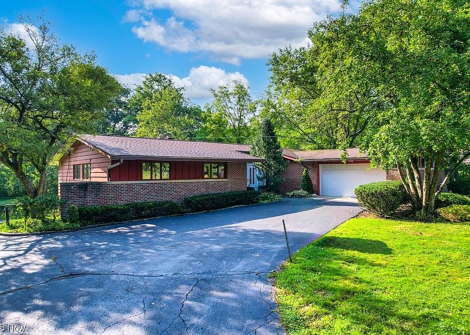 1st image of 34780 Sherwood Dr