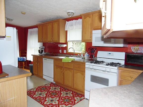 4th image of 192 Ovid St