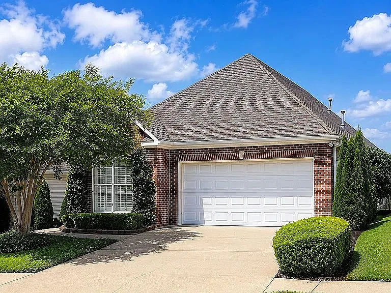 220 High Ridge Dr