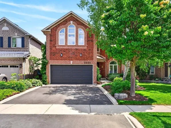 2255 Vista Oak Rd, Oakville, ON L6M 3L8