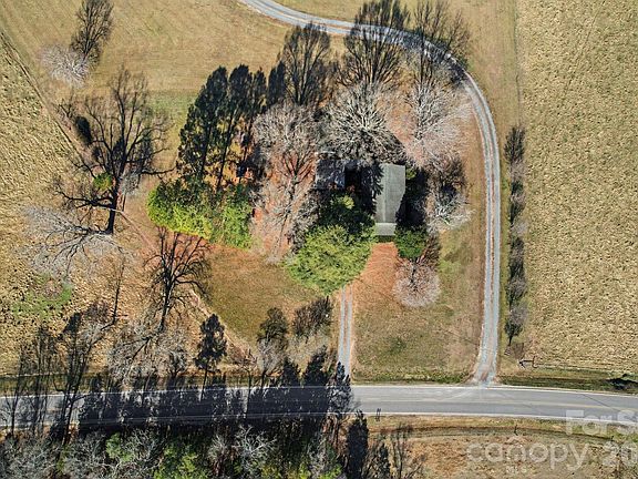 2nd image of 612 Old Dutch Rd W