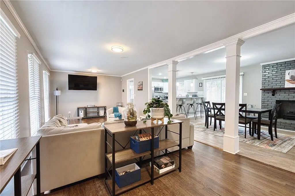 4 bed, 3.0 bath, 1422 sqft, $5,000 — Photo 4