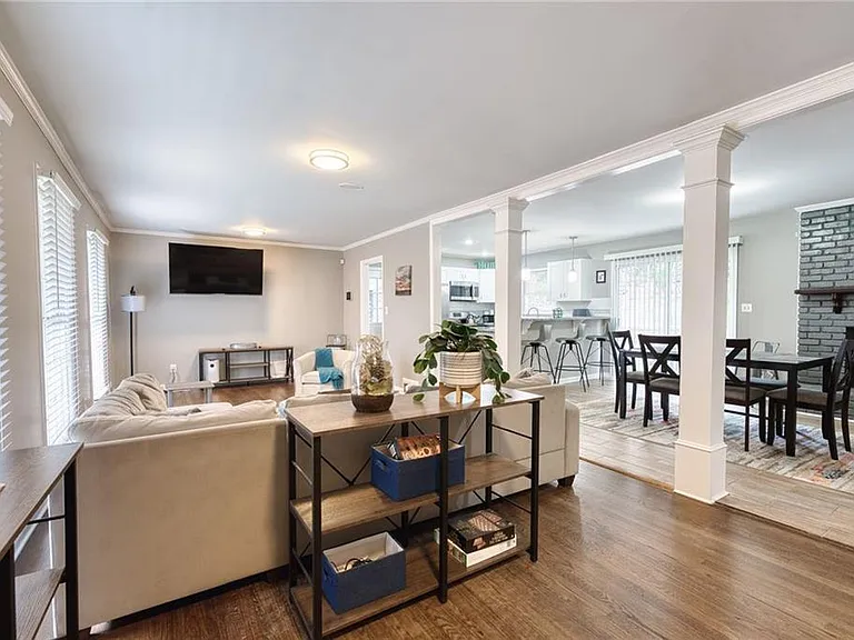 2418 Brookdale Dr NE — Photo 4
