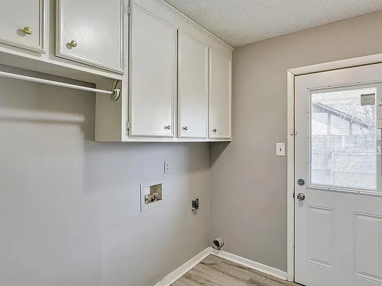 221 Pecan Hill Dr — Photo 12