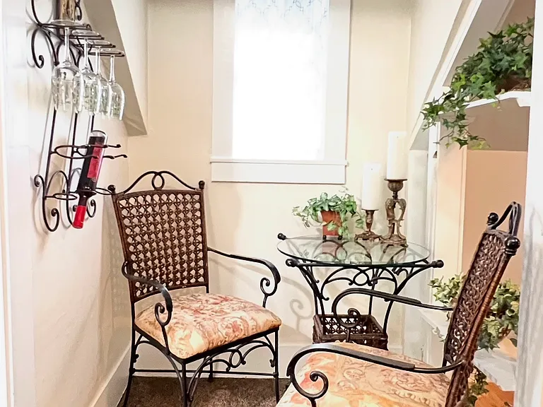 Small eating area off kitchenette.