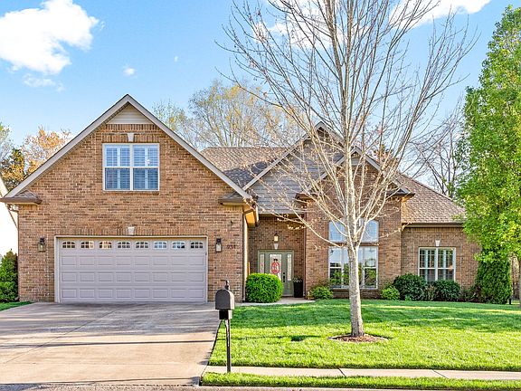 2nd image of 934 Willow Cir