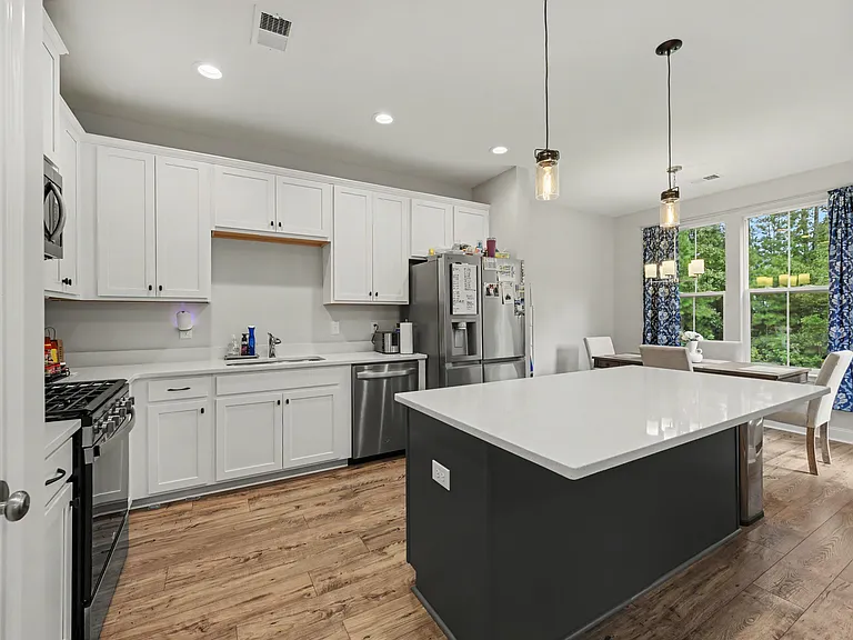 341 Chapman Cir — Photo 8