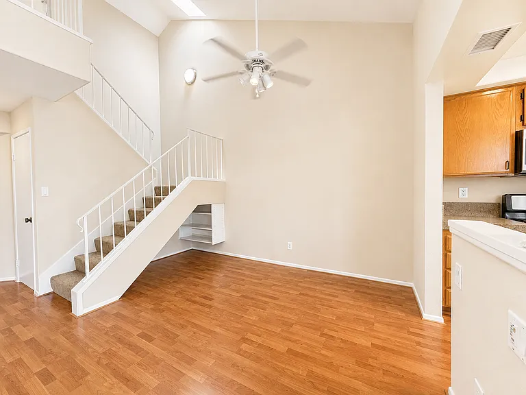 1629 Windmill Ln #E — Photo 5
