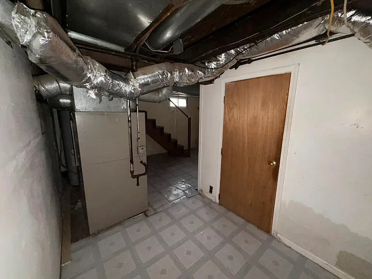 451 E Pearl St — Photo 29