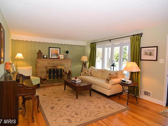 3rd image of 515 White Oak Dr